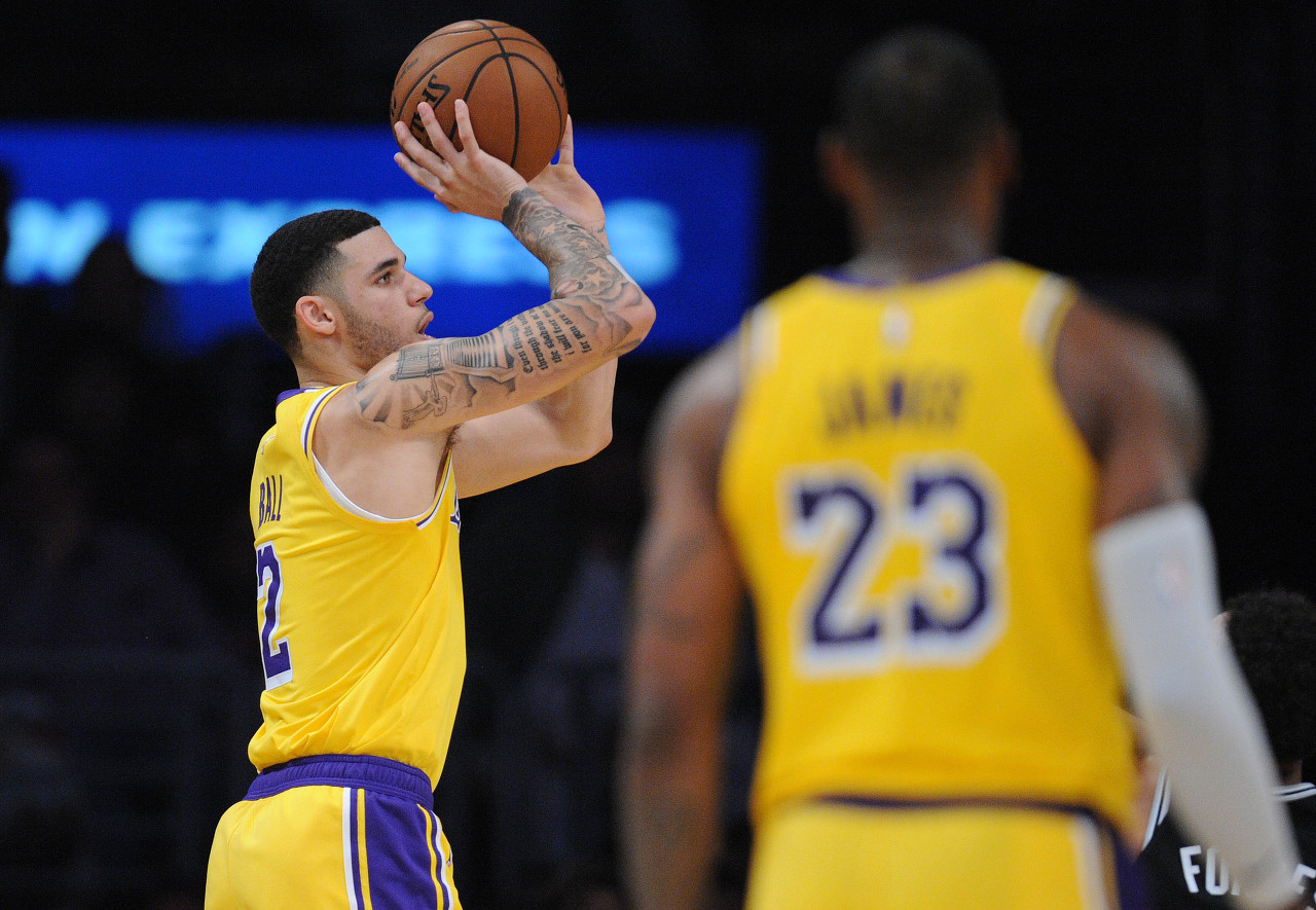 湖媒:勇士那样为了交易而交易不可取 湖人应在买断市场签下鲍尔