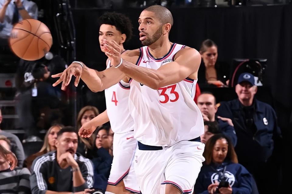 世界杯直播app官网下载-最近一段时间的状态一塌糊涂,快船对于锋线老将的使用存在问题?